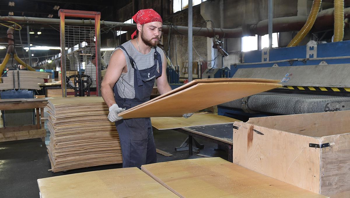 За четыре месяца 2021 года на предприятиях края погибли 13 человек