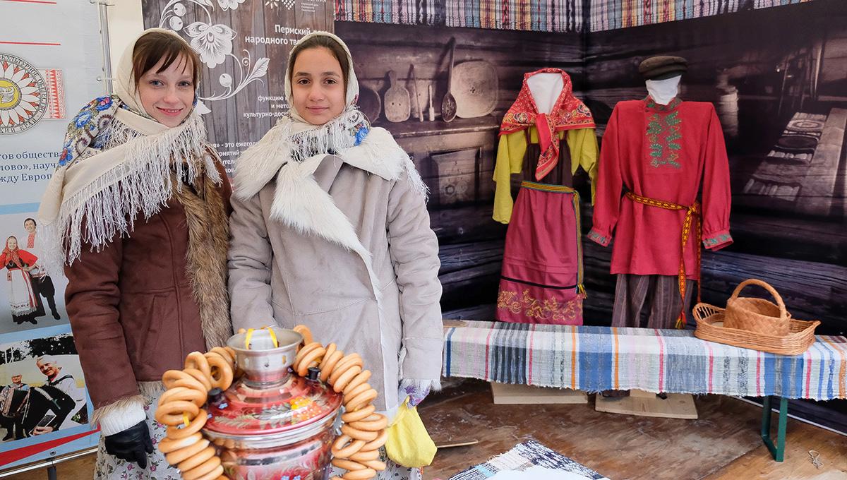 В преддверии Дня народного единства в Перми выросли продажи атрибутики с народными мотивами