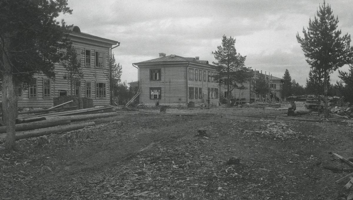 Поделить на два лагеря