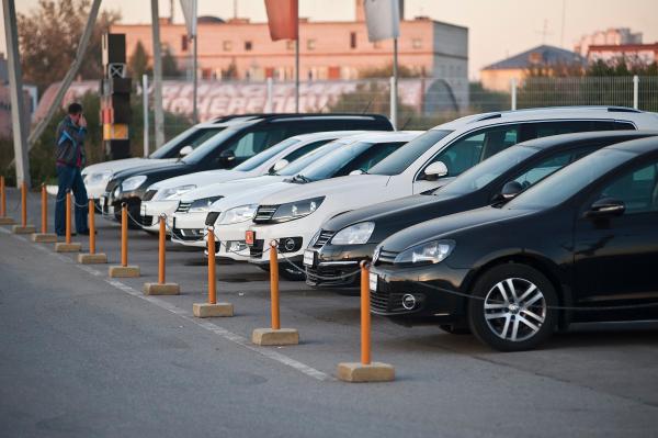 Власти Прикамья объявили аукцион на перевозку чиновников такси бизнес-класса