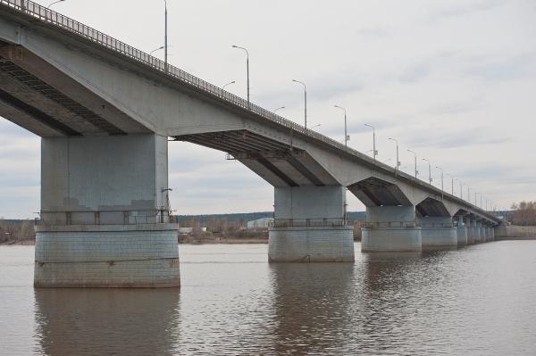 В Перми движение по Коммунальному мосту с 29 апреля будет сужено до двух полос