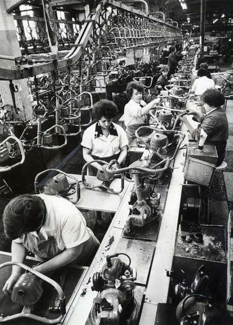 Сборка бензопил на заводе им. Дзержинского