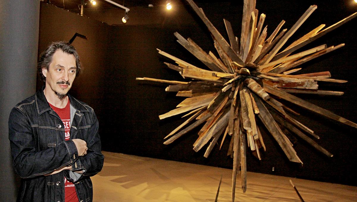 Беззвучный шум, неподвижное время, загадочные письмена