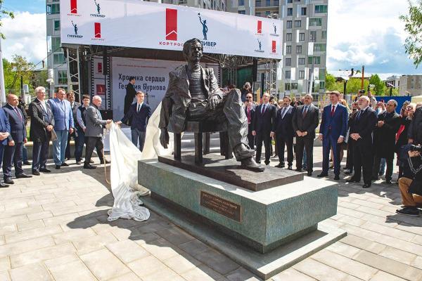 В Перми открыли памятник актёру Георгию Буркову 