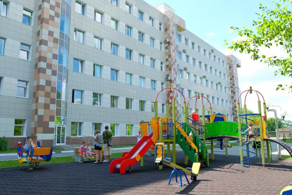 В детской краевой больнице появилась спортивно-игровая площадка