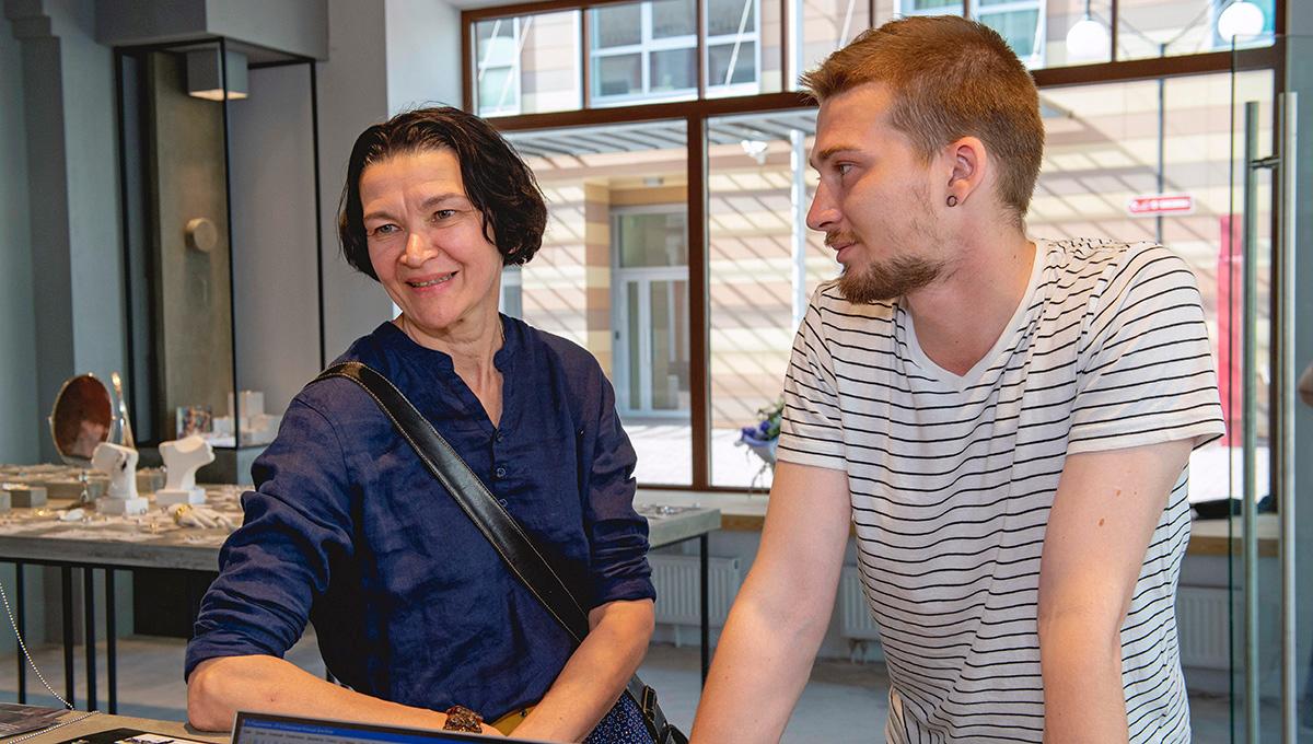 Улица начинается с галереи