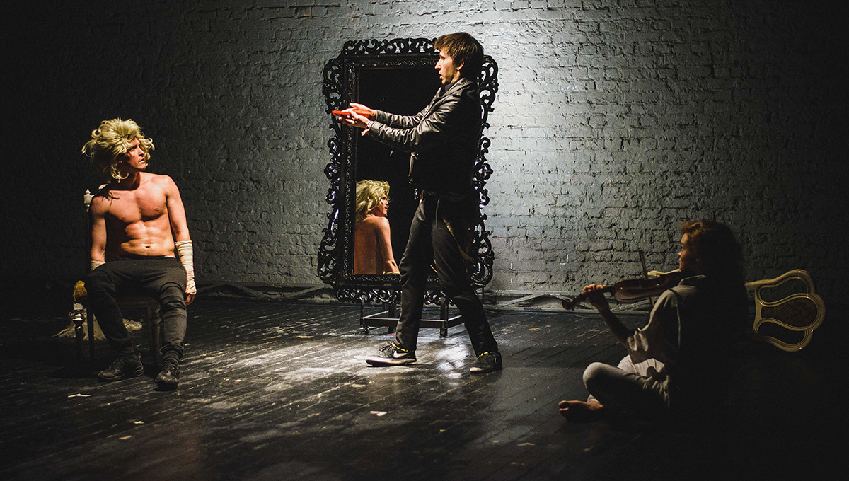 «Мне скучно, бес»…