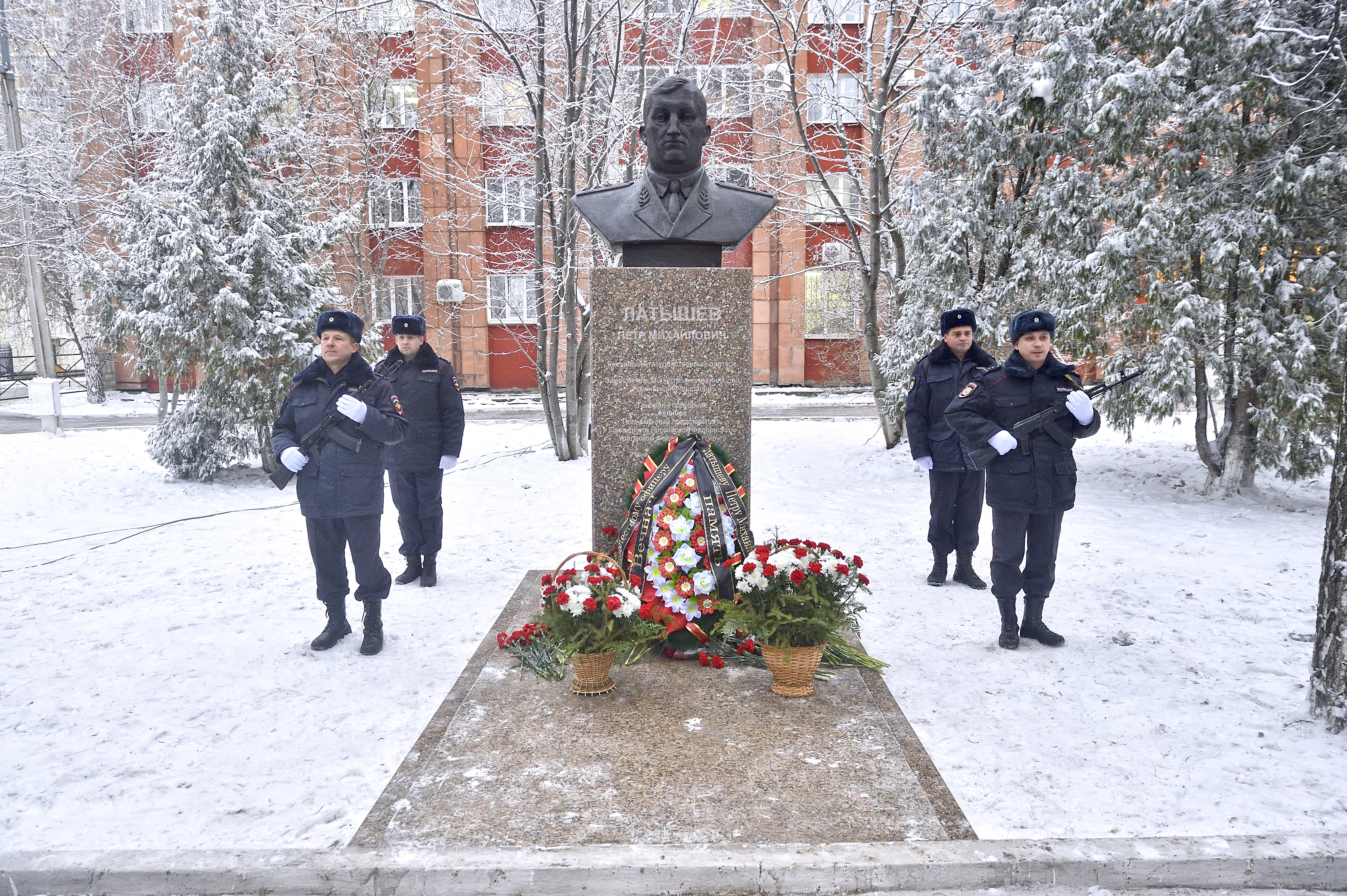 В Перми открыли памятник бывшему начальнику УВД
