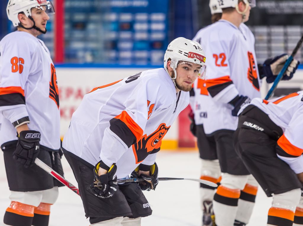 Пермский «Молот» уступил «Нефтянику» в Альметьевске