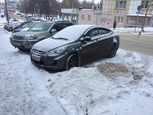 Глава Перми разрешил водителям не платить за парковку из-за сильных снегопадов