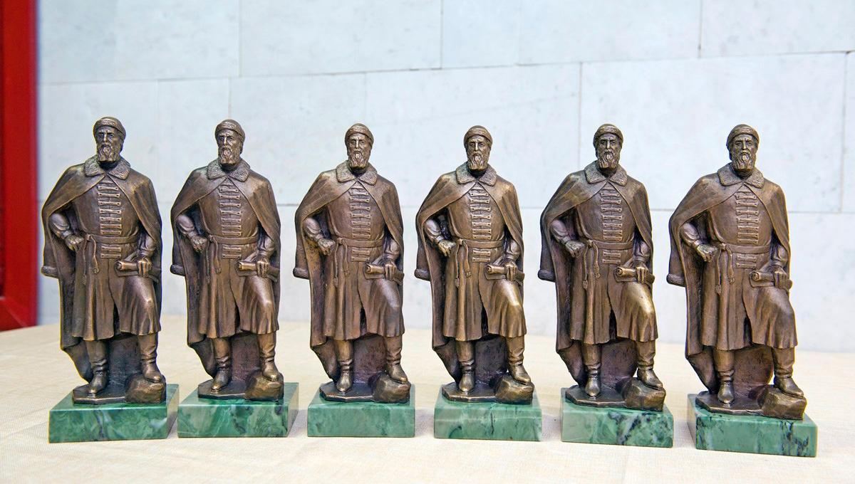 За выдающиеся дела