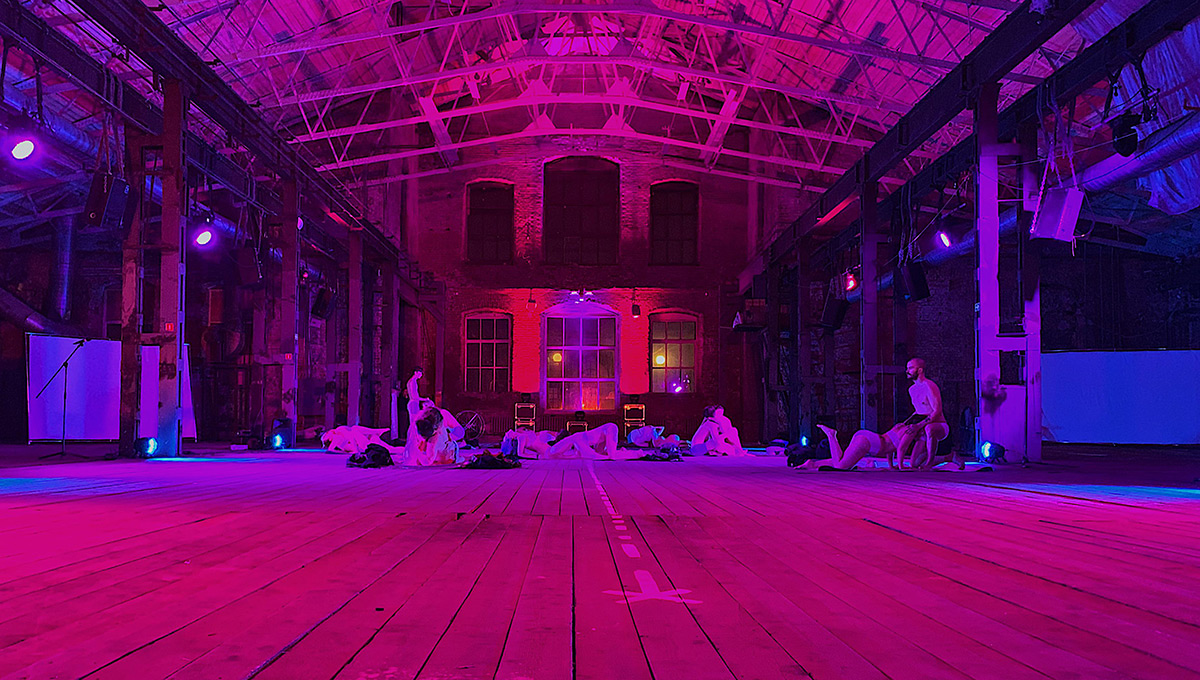 Он уехал прочь на ночной электричке