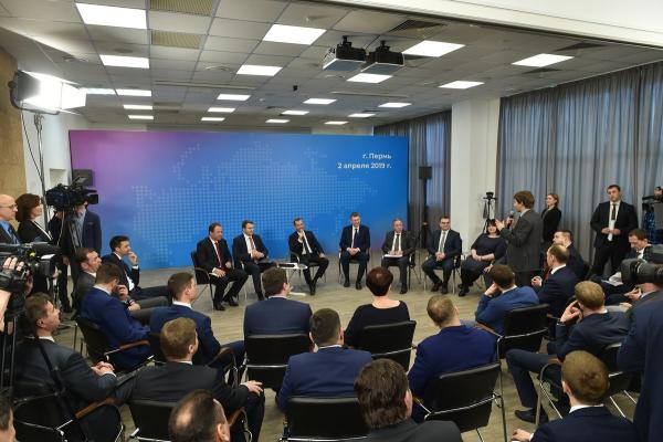 Дмитрий Медведев пообещал пермским предпринимателям внести изменения в Налоговый кодекс