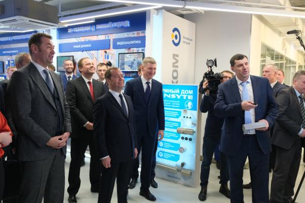 Дмитрий Медведев прикоснулся к инновациям технопарка «Морион Digital»