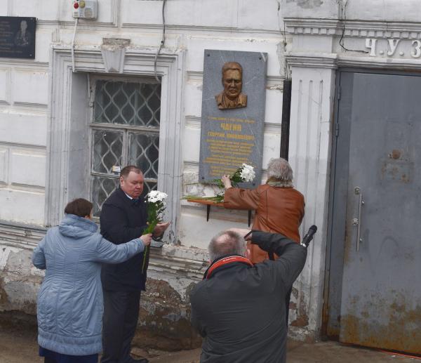 Мемориальная доска с барельефом Георгия Чагина появилась на здании Чердынского музея