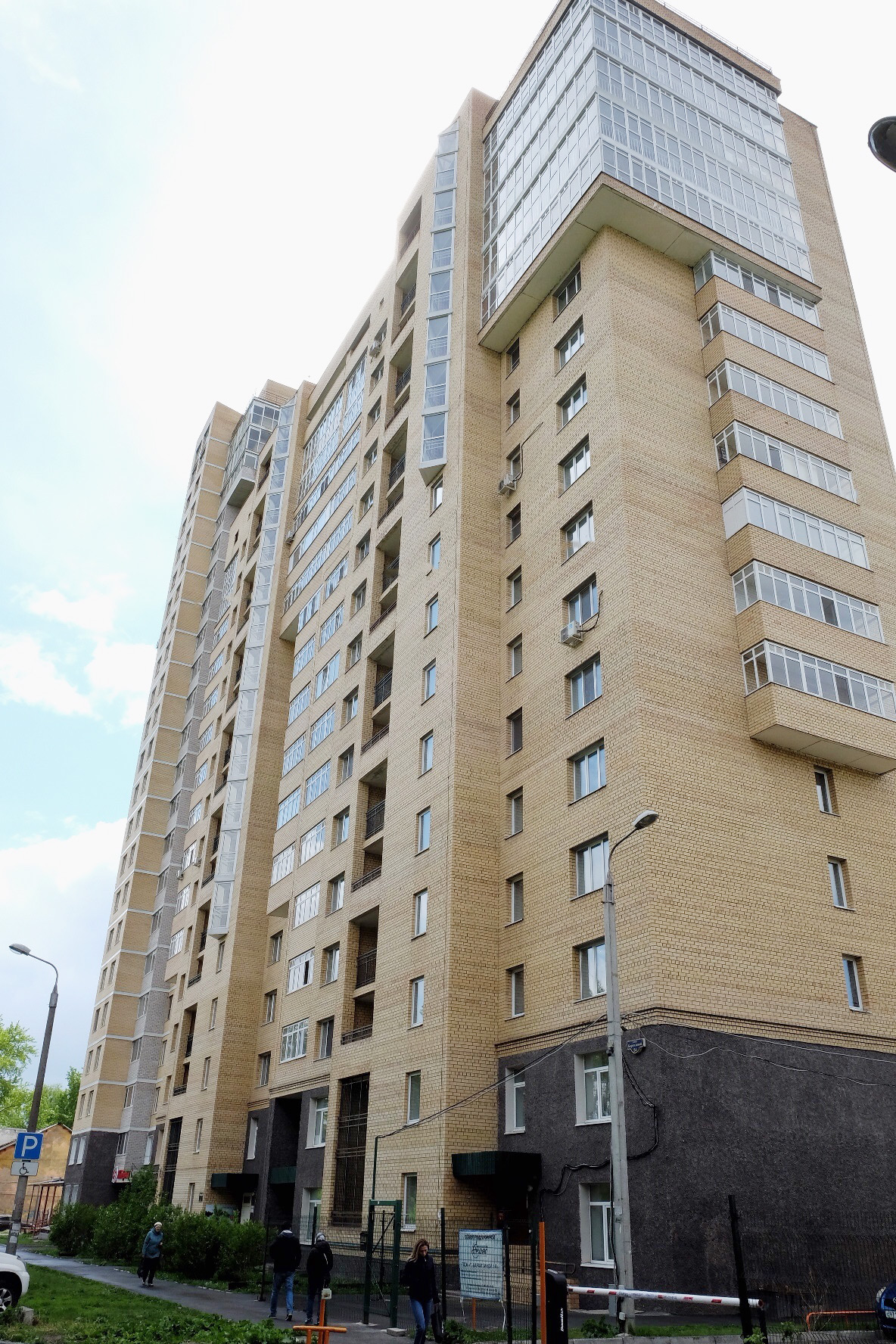 Большая часть подрядчиков теруправления Росимущества, реализующих арестованное имущество, «проживает» по одному адресу. Дом на ул. Барамзиной, 54 приютил и ООО «Эссет Менеджмент Урал», и ООО «Биотопливо Запад», и ООО «Симония», и ООО «Арнал»