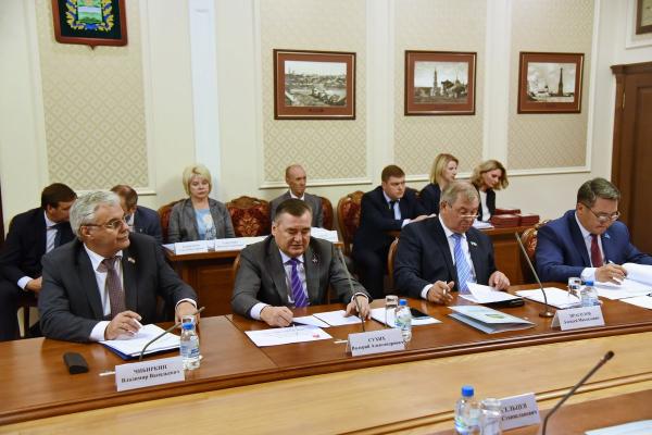 Валерий Сухих рассказал законодателям из других регионов о кадровой политике в Пермском крае