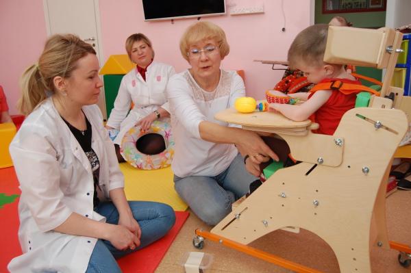 «Метафракс» и фонд «Дедморозим» реализуют совместную программу реабилитации в Рудничном детском доме