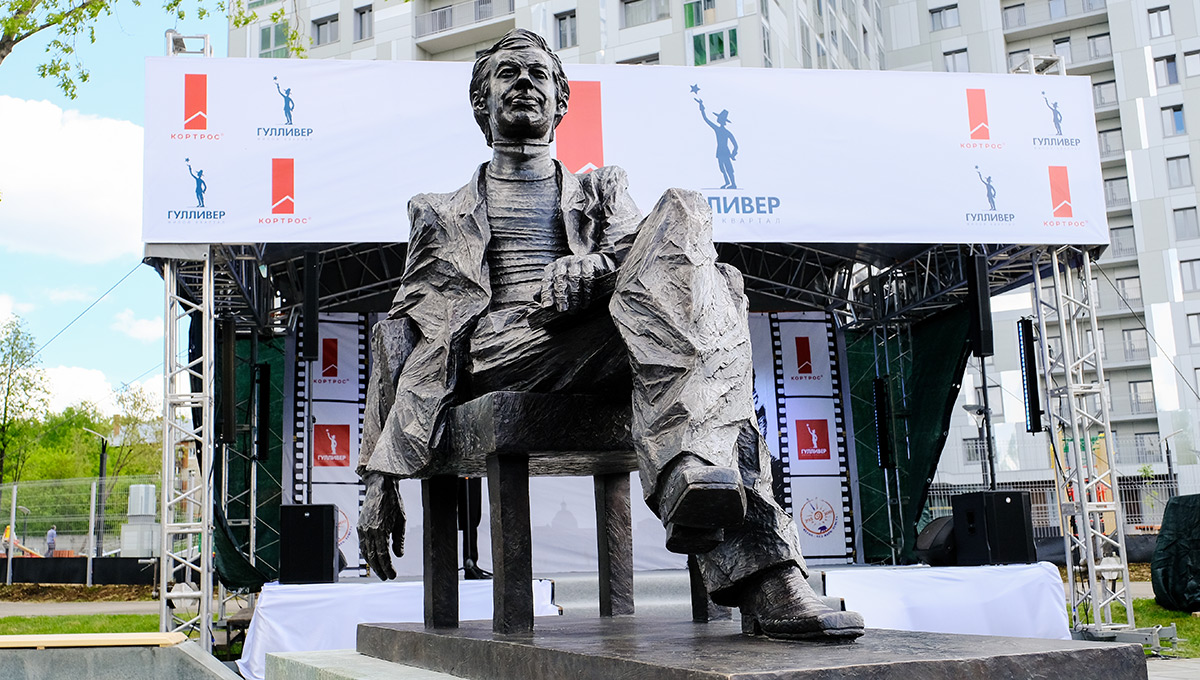 Скверу в ЖК «Гулливер» официально присвоено имя актёра Георгия Буркова 