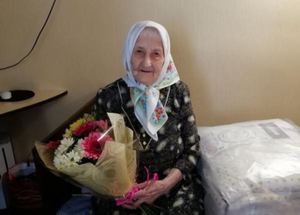 Жителям Пермского края на <nobr>100-летний</nobr> юбилей подарят одеяло и подушку