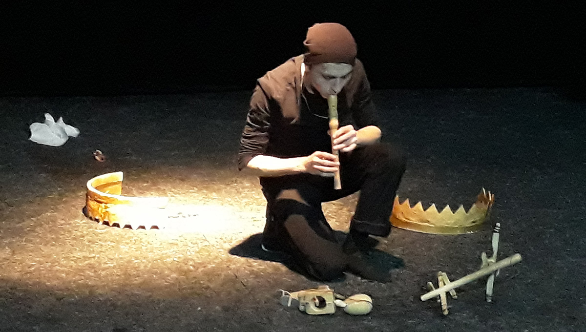 Выхожу один я…