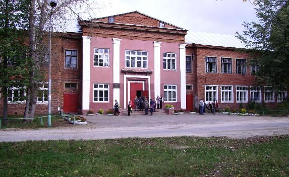 Директор школы сдавала школьный спортзал в аренду частному лицу<div><br></div>