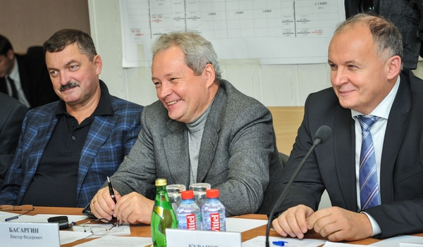 Посидел — передай другому