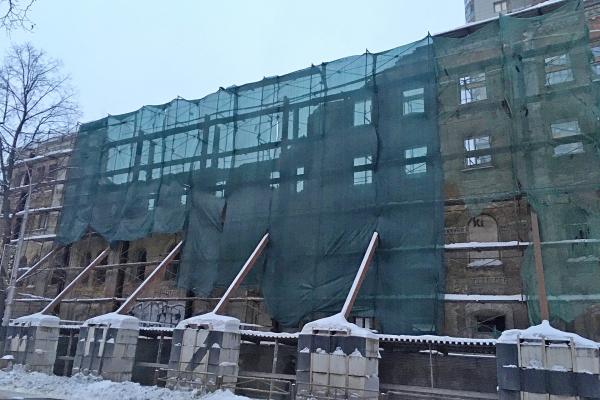 В Перми разбирают фасад
исторического здания пивзавода на
Сибирской