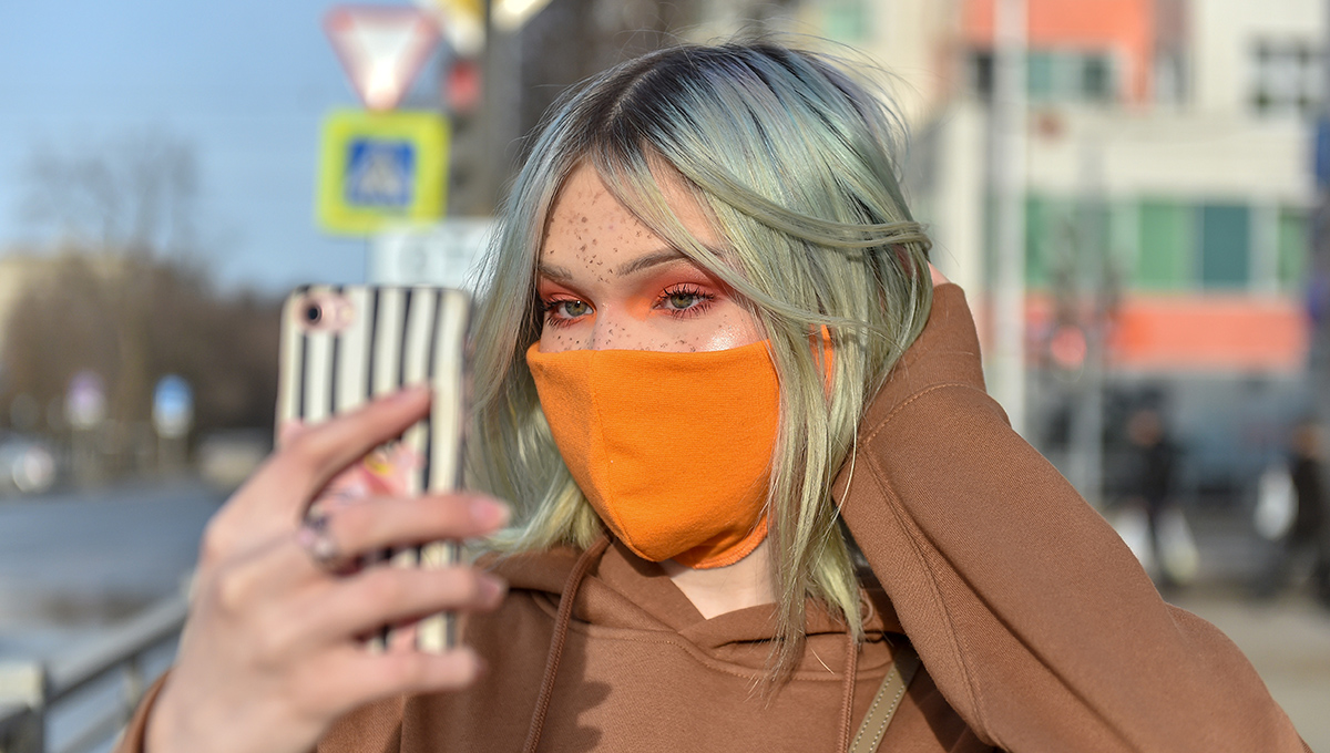 Люди в масках