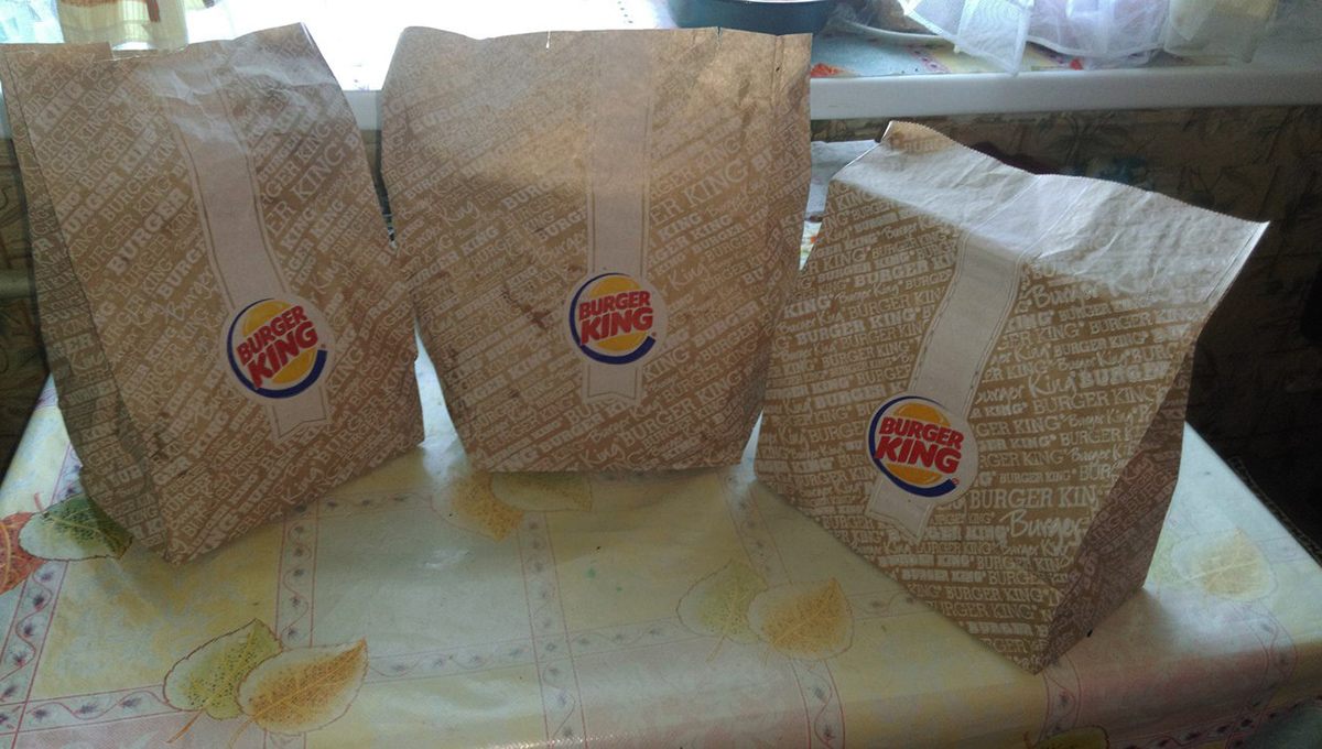 Пермские фаст-фуды начали бесплатно
кормить врачей 