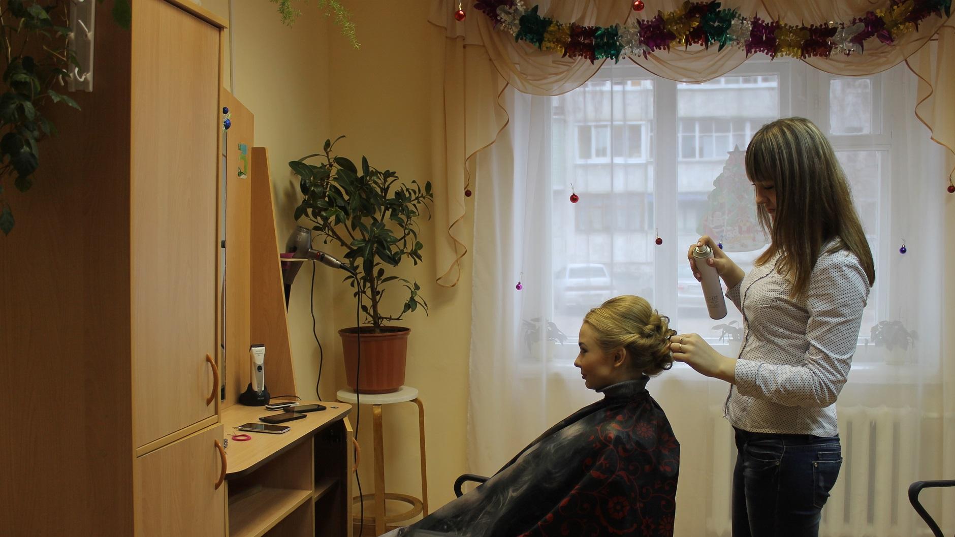 Пермским салонам красоты разрешили только стричь
