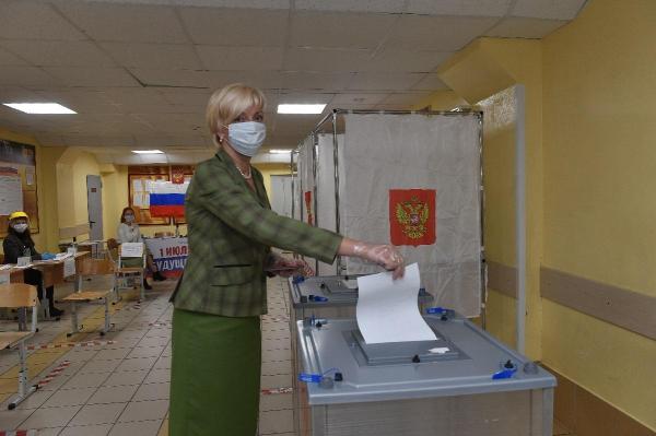 Ирина Ивенских приняла участие в голосовании за поправки в Конституцию