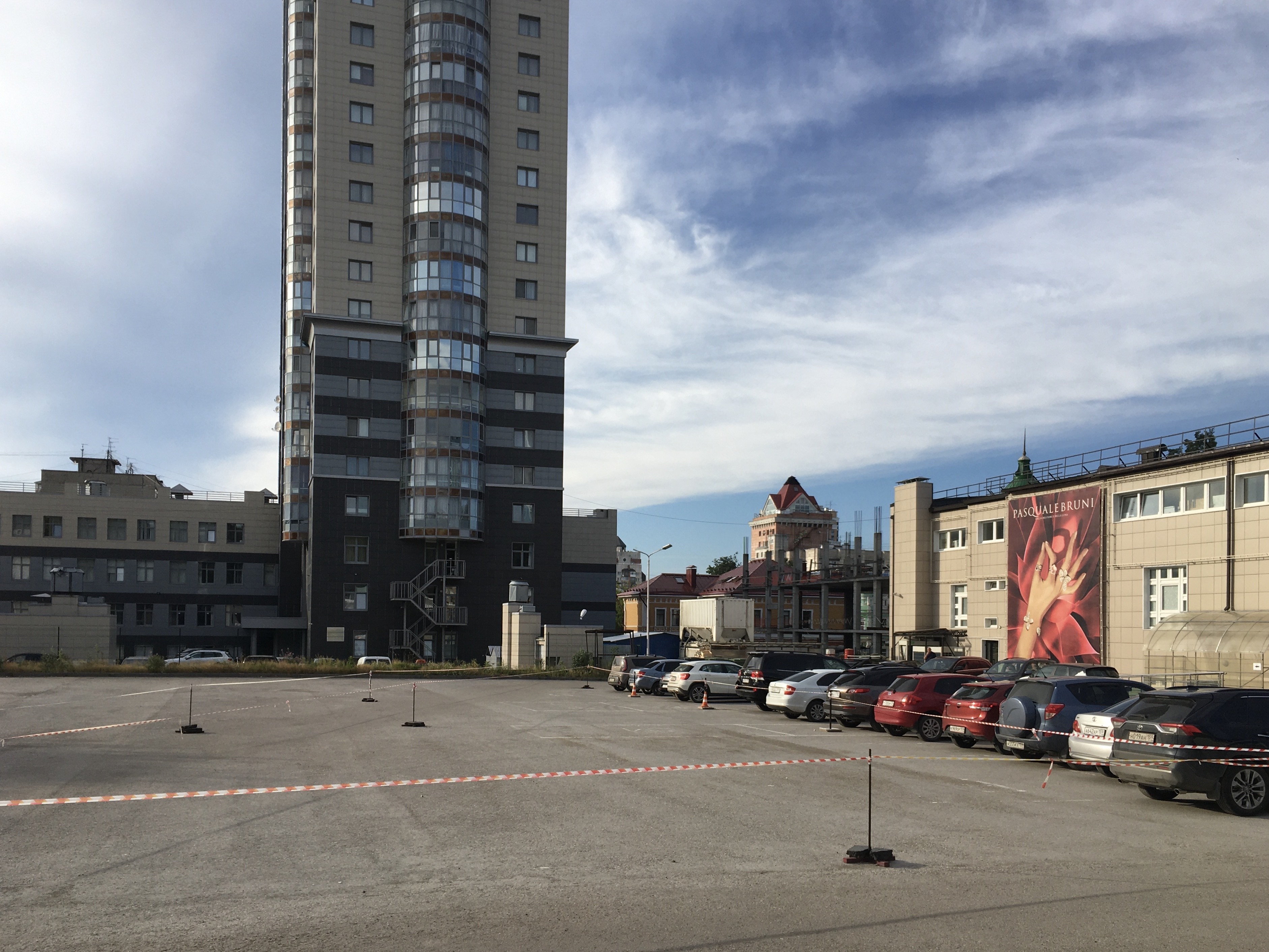 Завершился аукцион по двум участкам внутри двора ТЦ «Галерея»