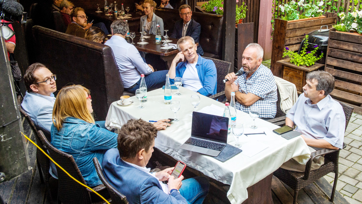 Политологи взялись за старое