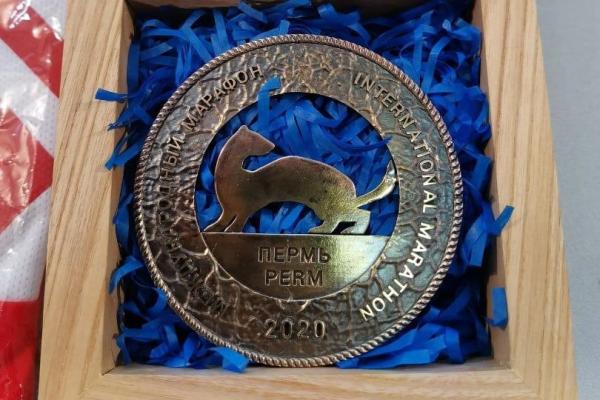 Настоящие медали Пермского
марафона прибыли в Пермь