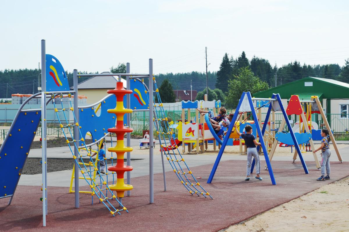 детская площадка в поселке Усовский