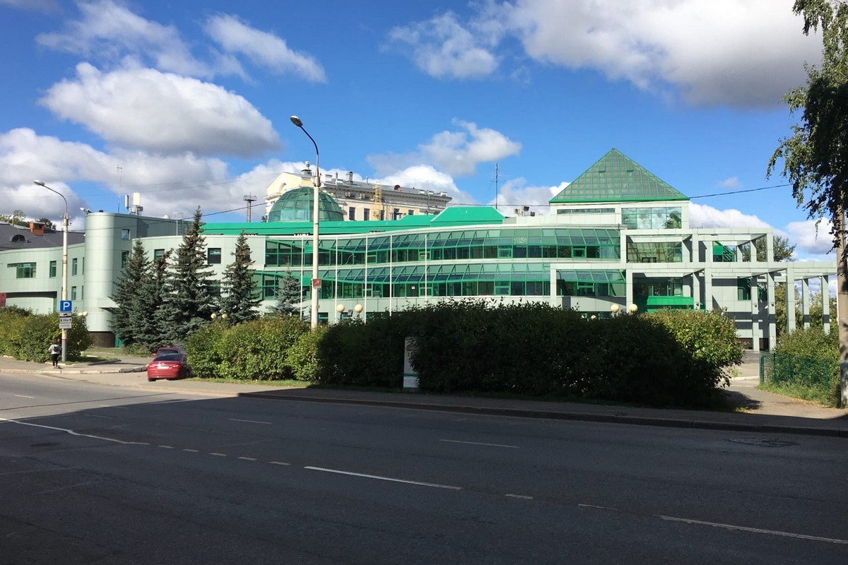 Владельцы бывшего здания Сбербанка на ул. Монастырской обещали внешне не реконструировать здание