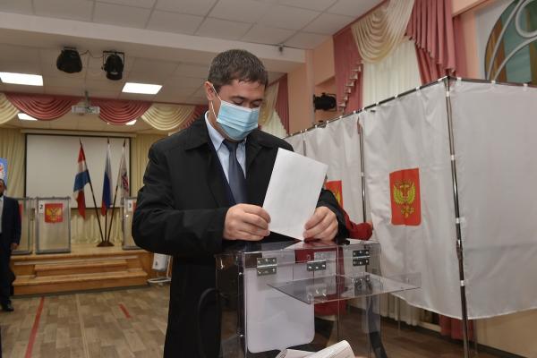 Врио губернатора проголосовал на
выборах главы региона