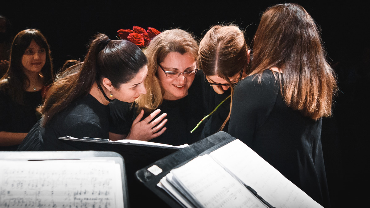 Знакомые всё лица