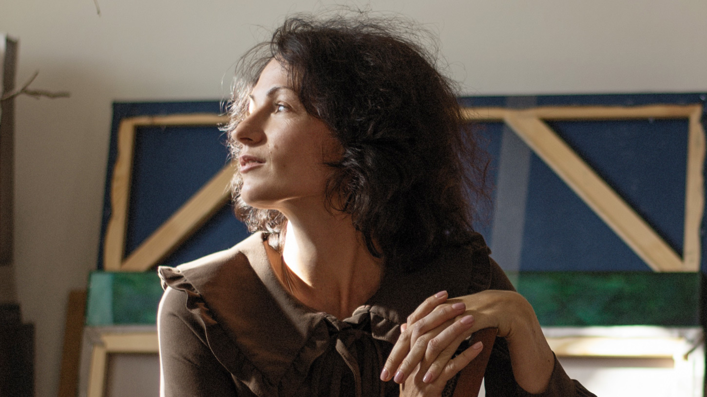 «Всё, что я пишу на холстах, — про страсти»