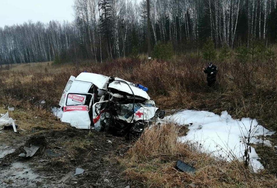 В Прикамье в ДТП с участием автомобиля скорой помощи погибли два фельдшера