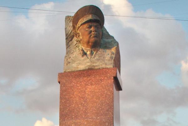 В сквере Уральских добровольцев может появиться памятник генералу Кузнецову