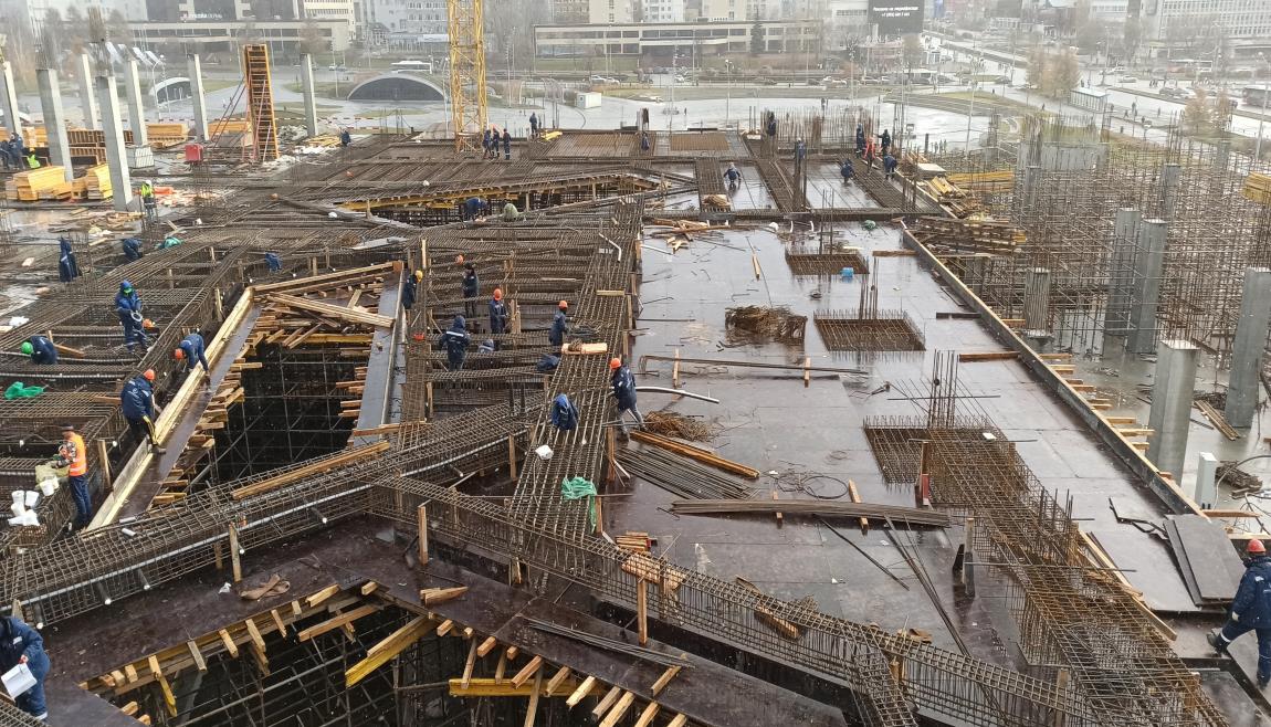 На месте строительства МФЦ «Эспланада» завершено бетонирование несущих колонн