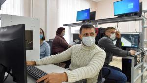 Жители Пермского края в III квартале этого года стали работать в среднем на час дольше 