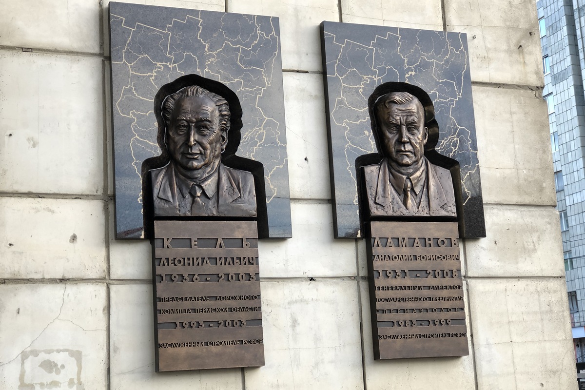 Увековечили в фасаде