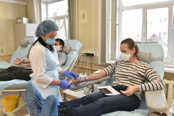 Дмитрий Махонин поручил увеличить выплаты донорам для создания резерва крови<div><br></div>