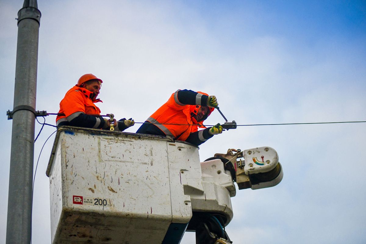 Расследованием падения электромонтёров в Прикамье занялась инспекция труда