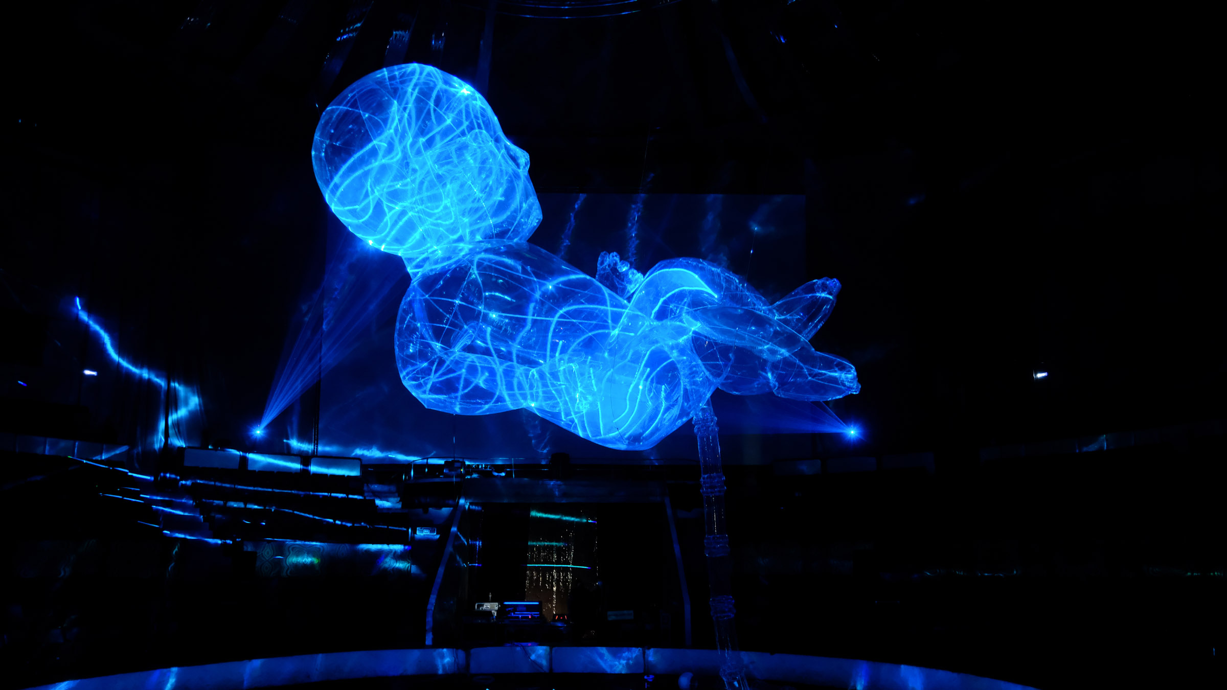 «Современные художники создают не картины, а целые миры»