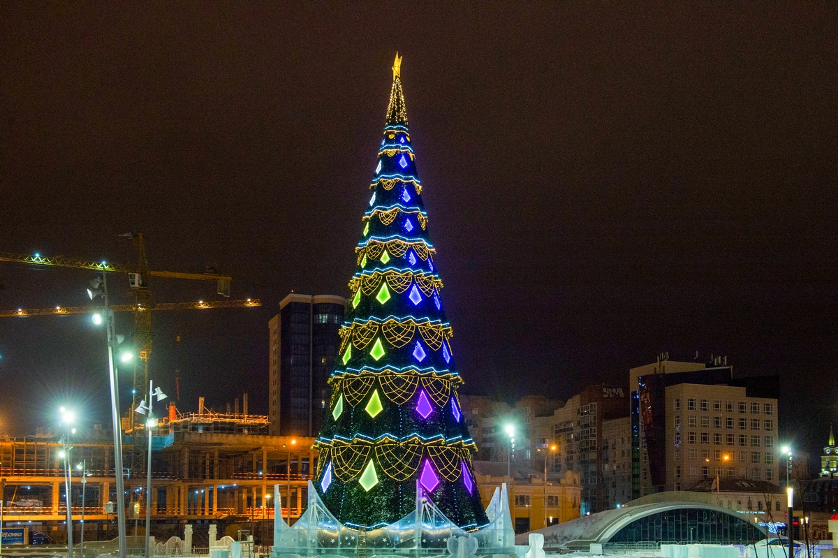 Superjob: менее половины пермяков довольны главной городской елью