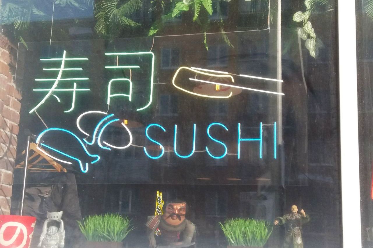 В центре Перми открывается новая служба доставки суши и роллов